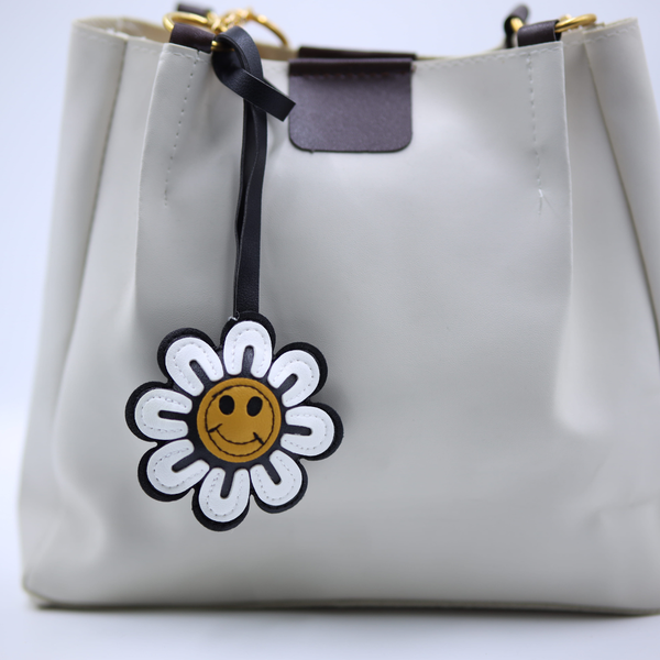 Loveza Smiley Flower Bag Charm