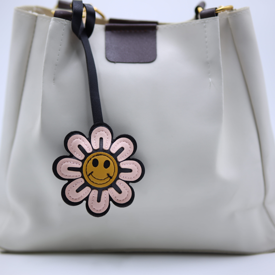 Loveza Smiley Flower Bag Charm