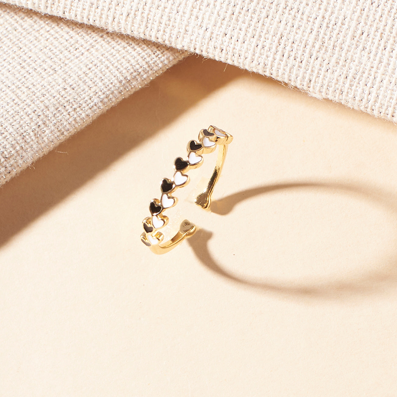 Aarna Black And White Enamel