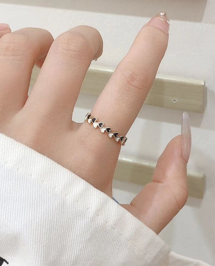 Aarna Black And White Enamel
